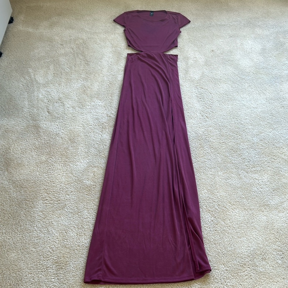 Windsor size S evening gown with midrif & front leg slit. Maroon